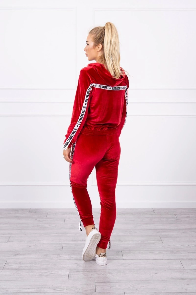 Kesi velúrová súprava s ozdobnými pásikmi červená