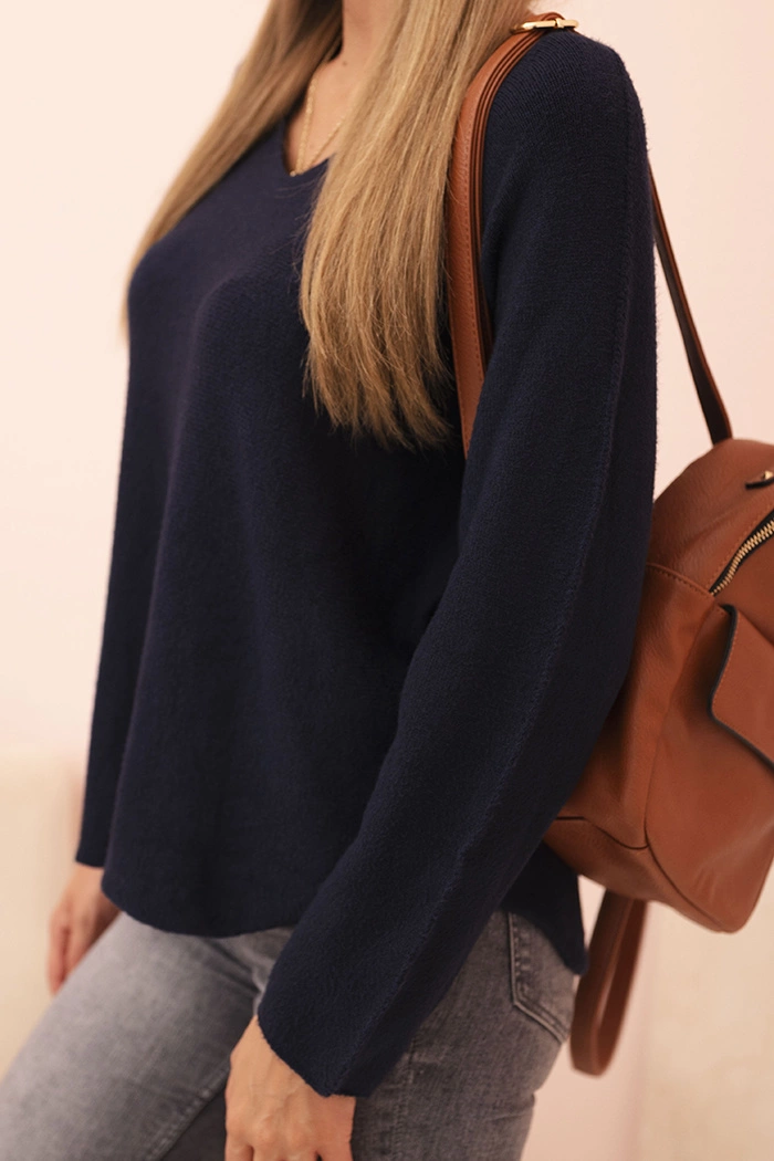 Kesi Włoski Women's sweater with viscose and a V-neck navy blue