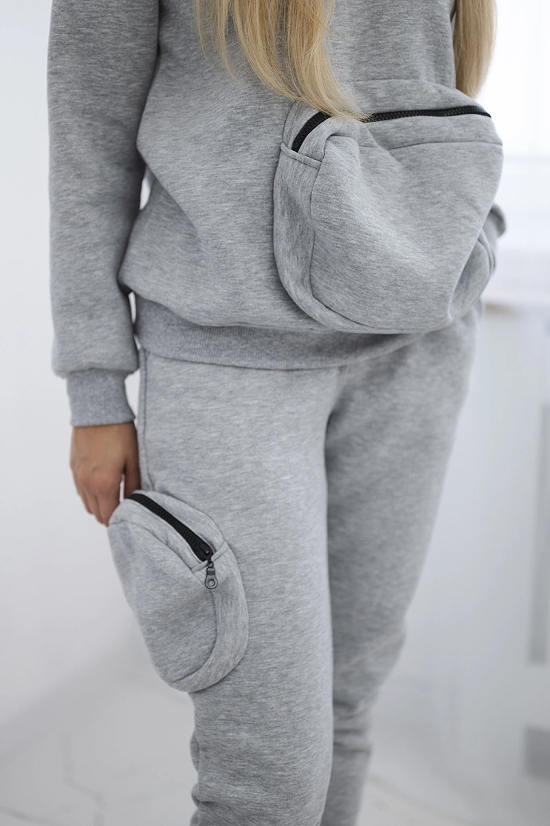 Insulated set with decorative pocket in gray color