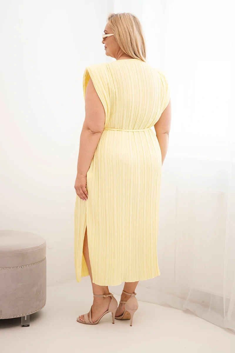 Kesi Plus-size plisované šaty s opaskom žlté