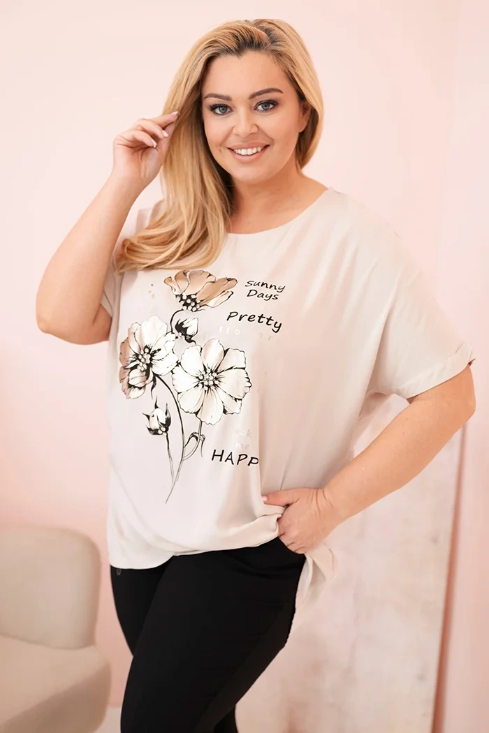 Kesi Włoski Dámská blůza Plus Size z viskózy s květinovým potiskem a nápisem béžová