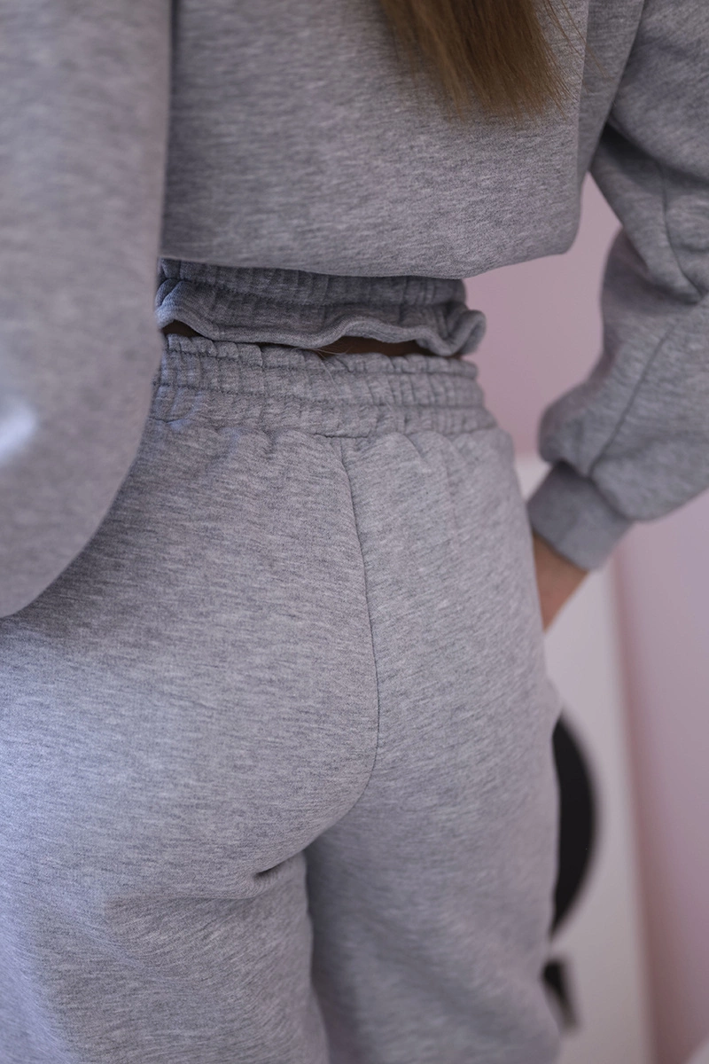 Insulated set with a short sweatshirt in gray color