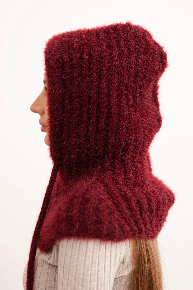 Polski Women&#039;s hooded cap with a delicate weave and drawstrings burgundy