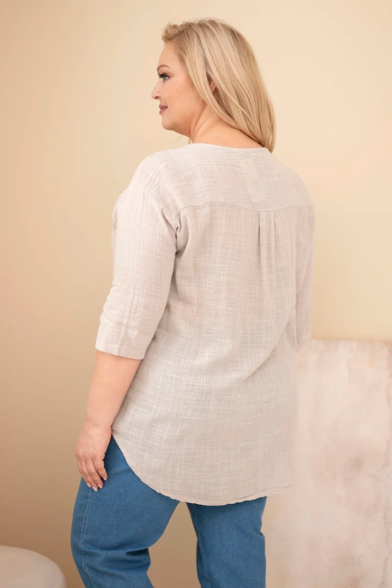 Kesi Plus Size blúzka s ozdobnými gombíkmi béžová