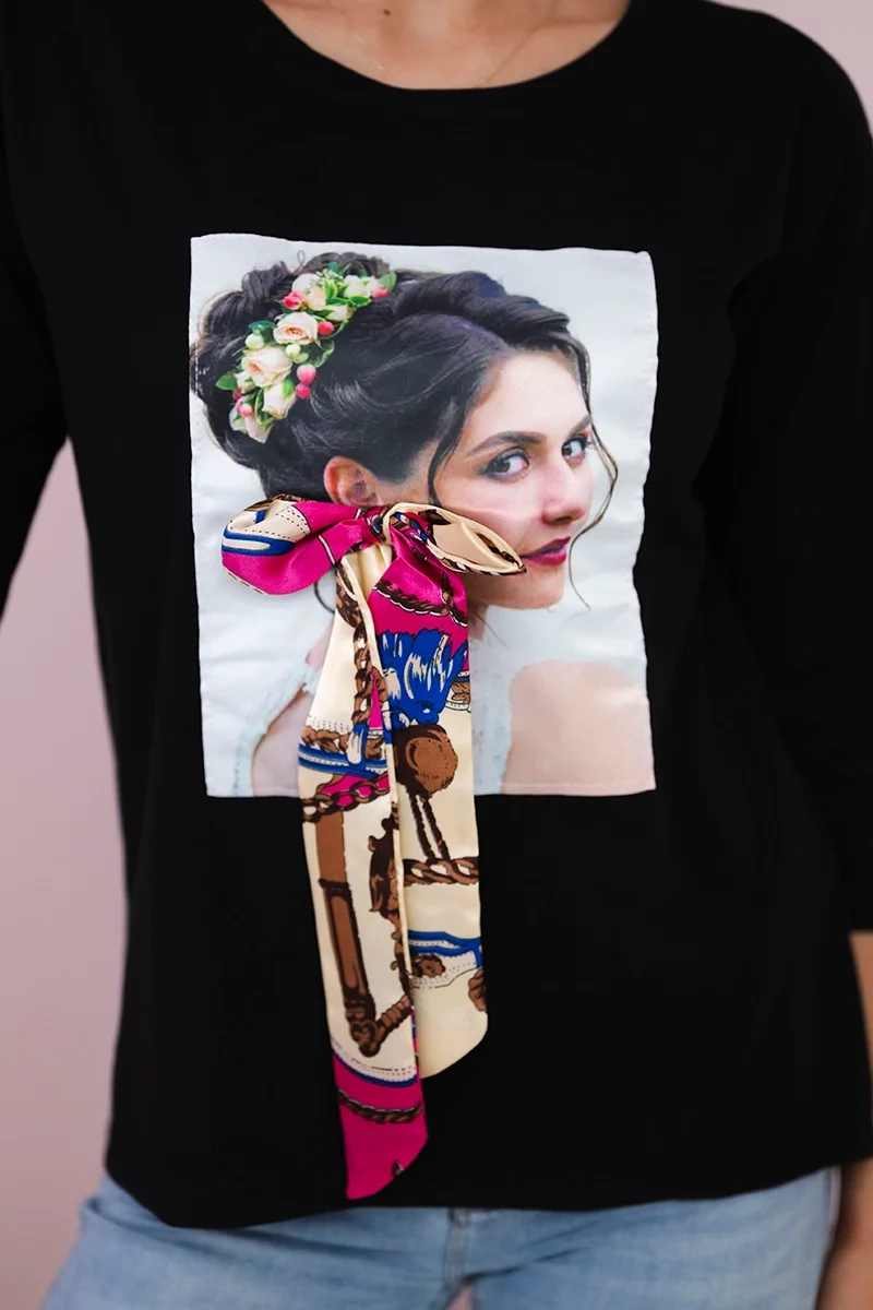 Blouse with graphics and a colorful bow 3D black