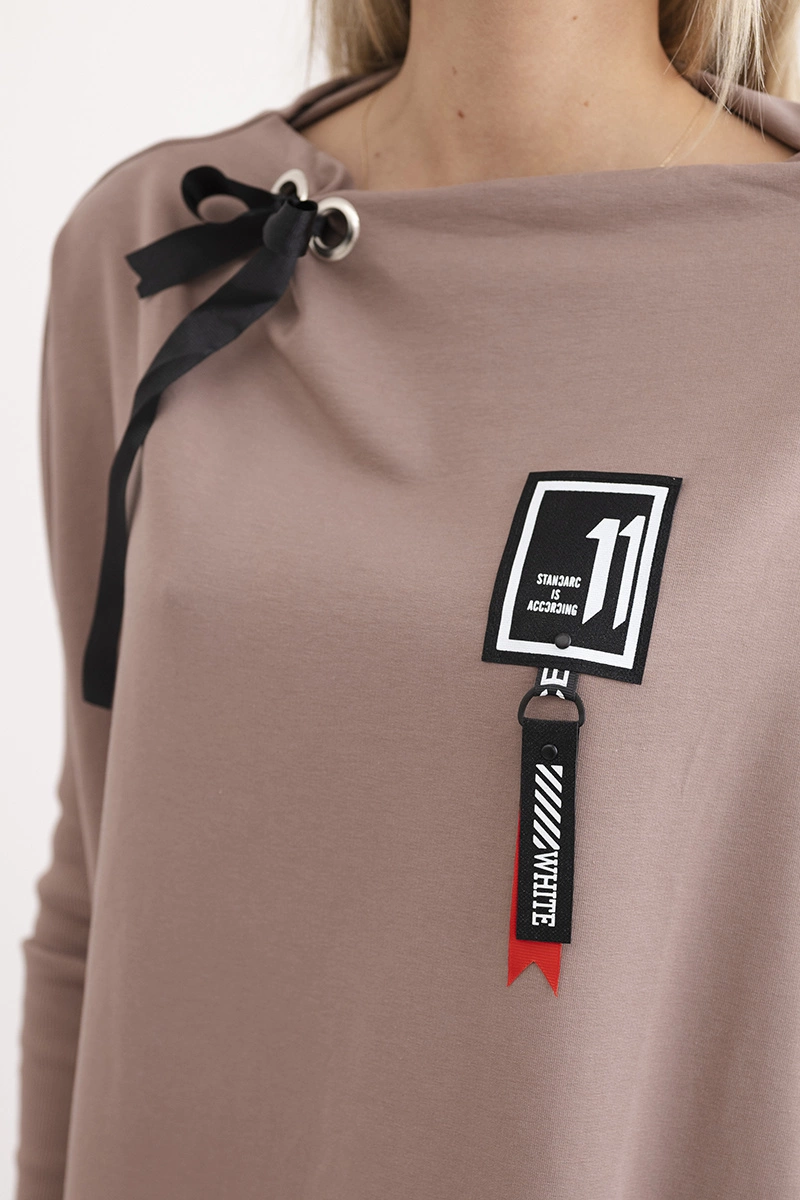Oversize sweatshirt with mocha asymmetrical sides