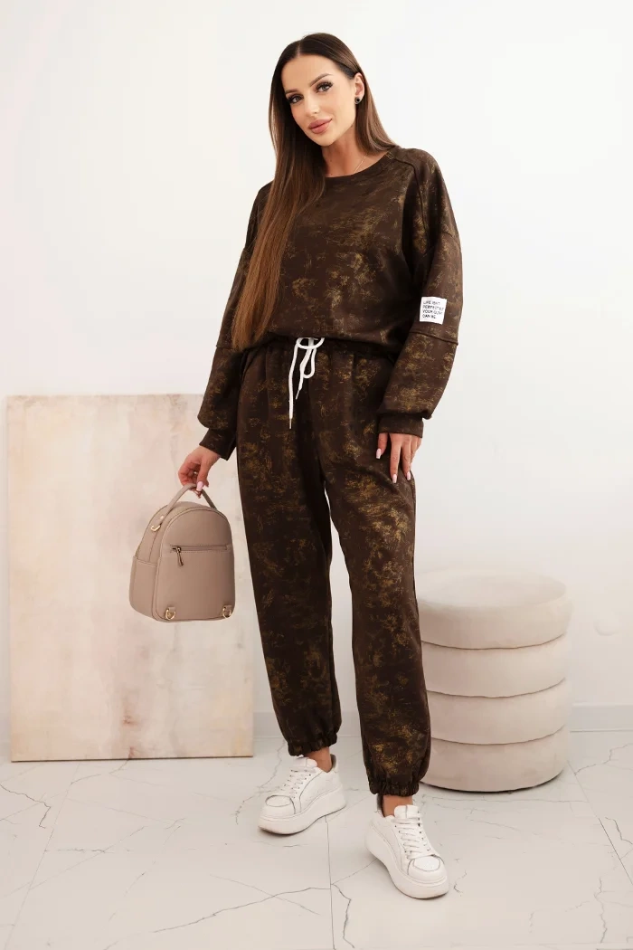 Kesi Włoski Women's oversized tracksuit set made of viscose with an elongated sweatshirt and a washed effect brown