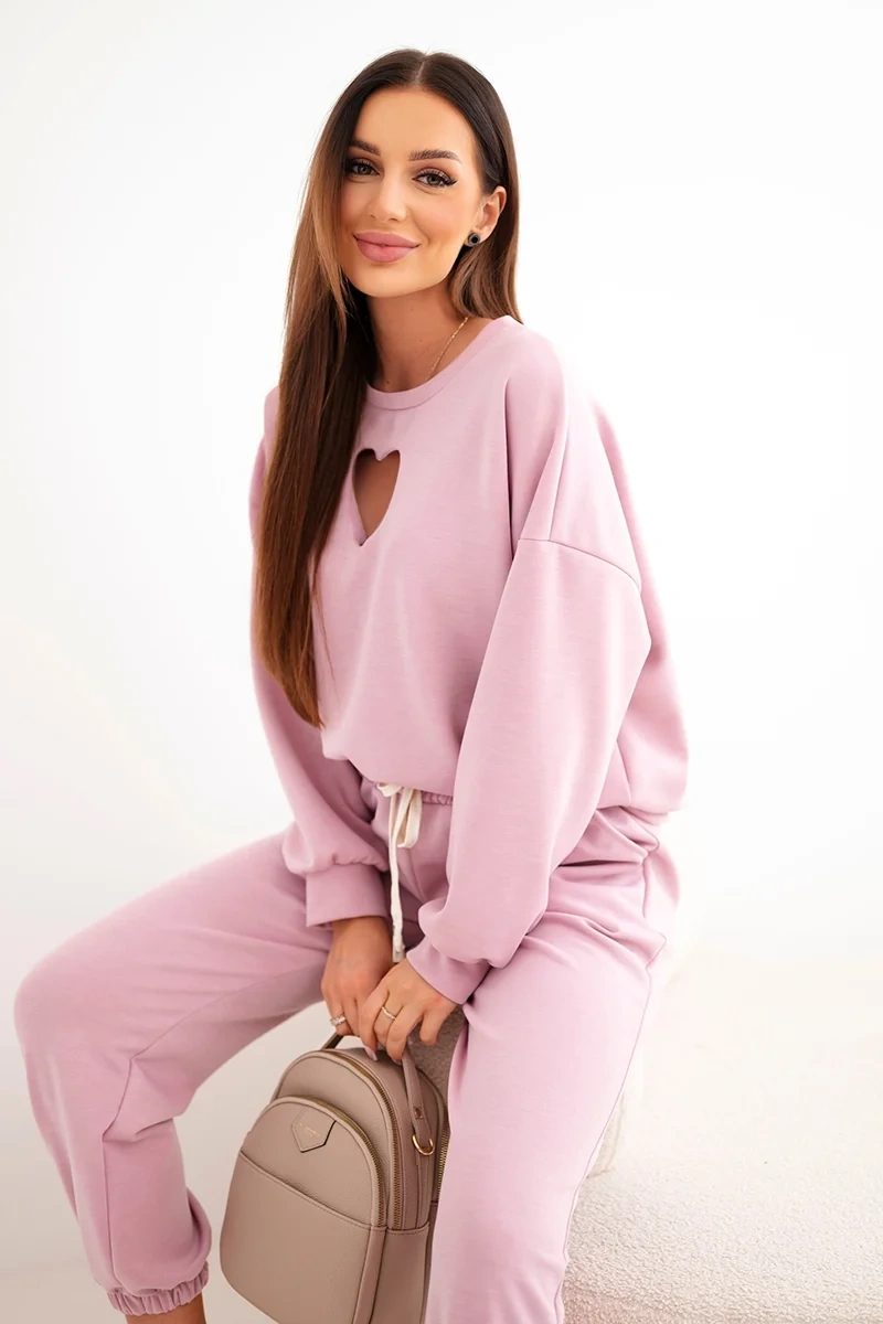 Dámská souprava s výřezem ve tvaru srdce