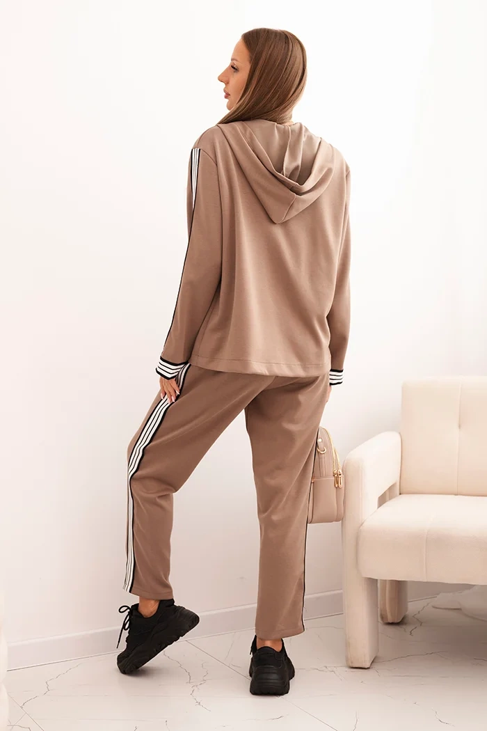 Kesi Włoski Women's set with viscose, featuring a side stripe and a sporty blazer fango