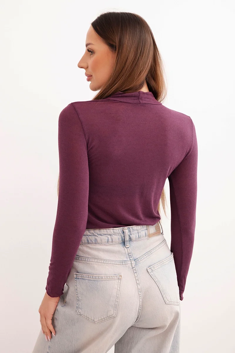 Kesi Włoski Women's cashmere blouse with a delicate turtleneck and long sleeves plum