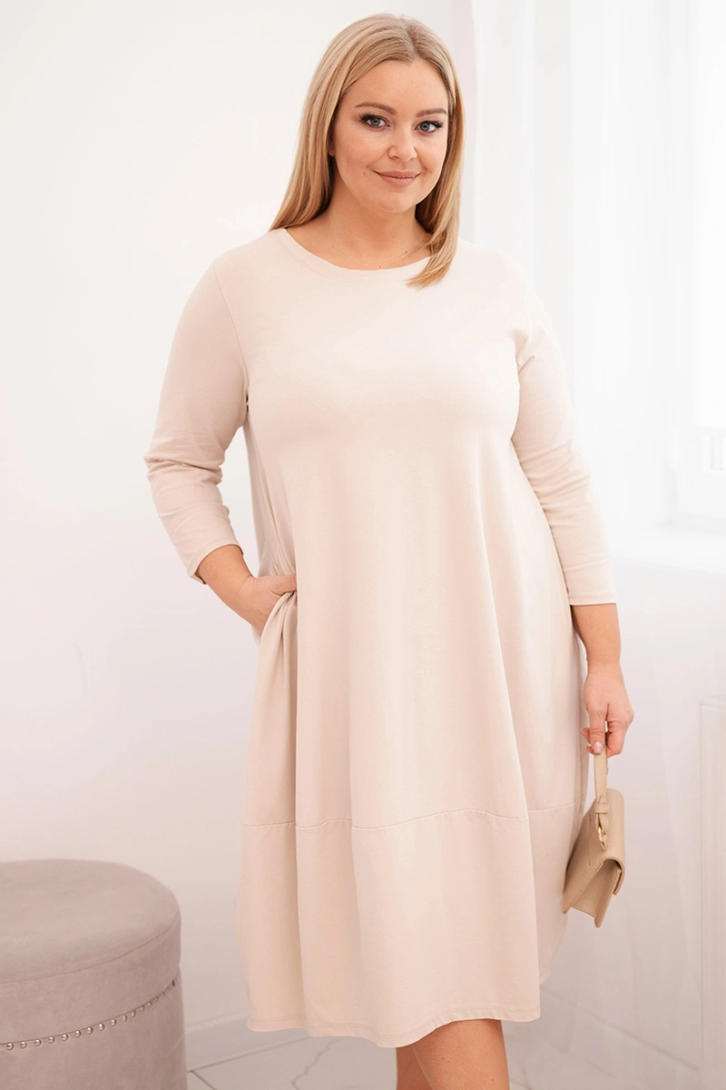 Plus size dámske šaty s vreckami béžové