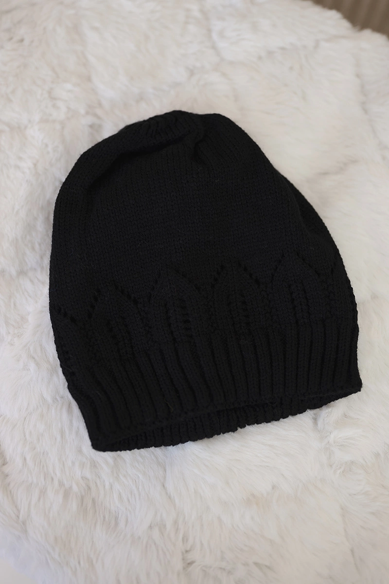 Women&#039;s cap Irmina K333 black