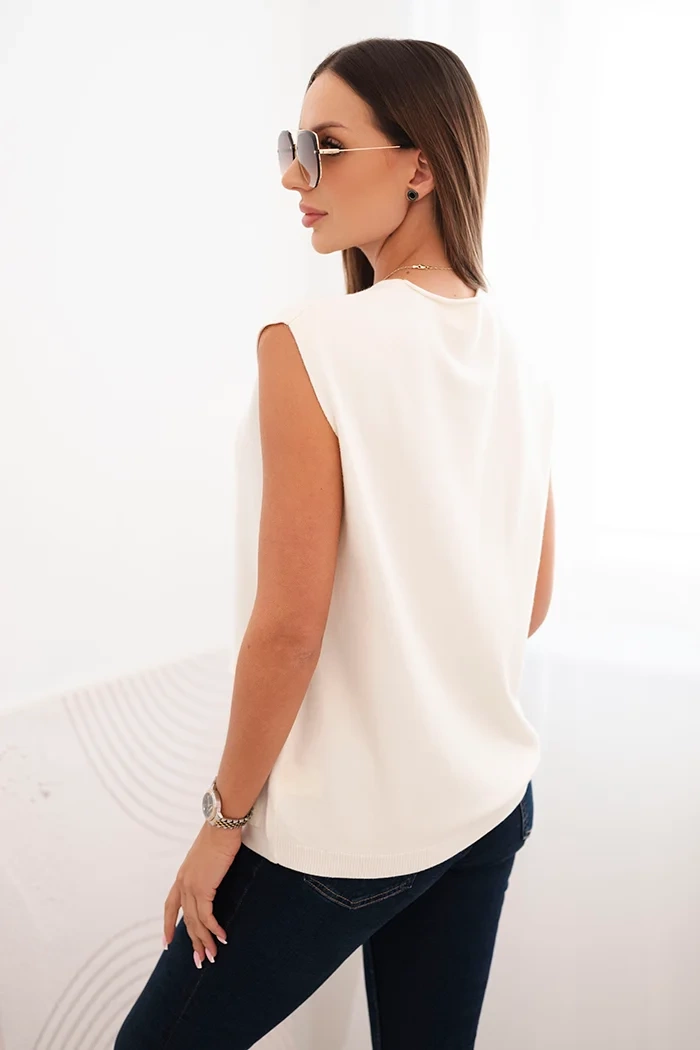 Kesi Włoski Women's sleeveless viscose sweater with pockets and a V-neck ecru