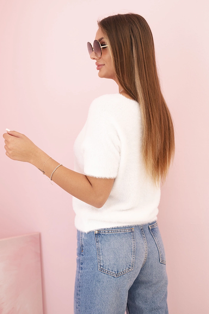 Kesi Włoski Women&#039;s sweater made of soft fluff with a V-neck and short sleeves white