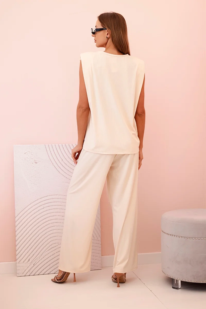 Kesi Włoski Women&#039;s set made of viscose with no sleeves and straight trousers light beige