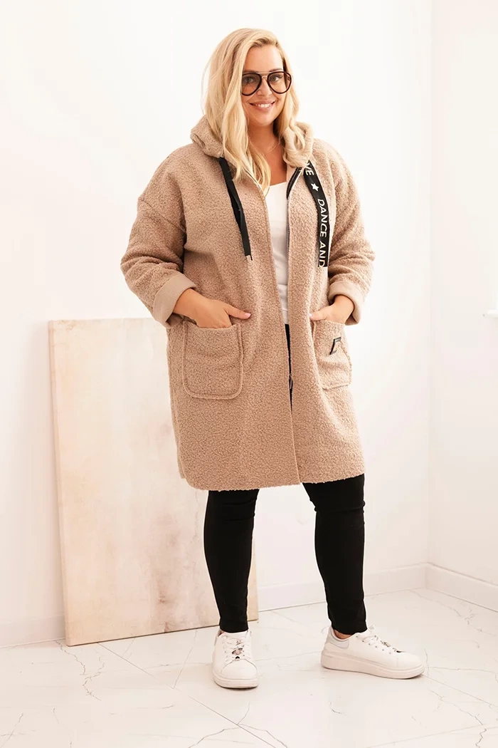Kesi Włoski Plus Size women's coat made of faux sheepskin with a hood and pockets camel