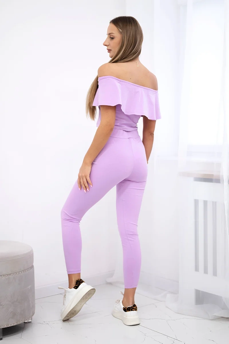 Set with a ruffle in purple color