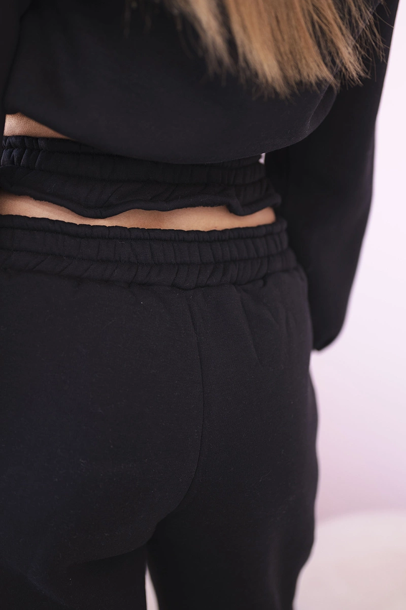 Insulated set with a short black sweatshirt