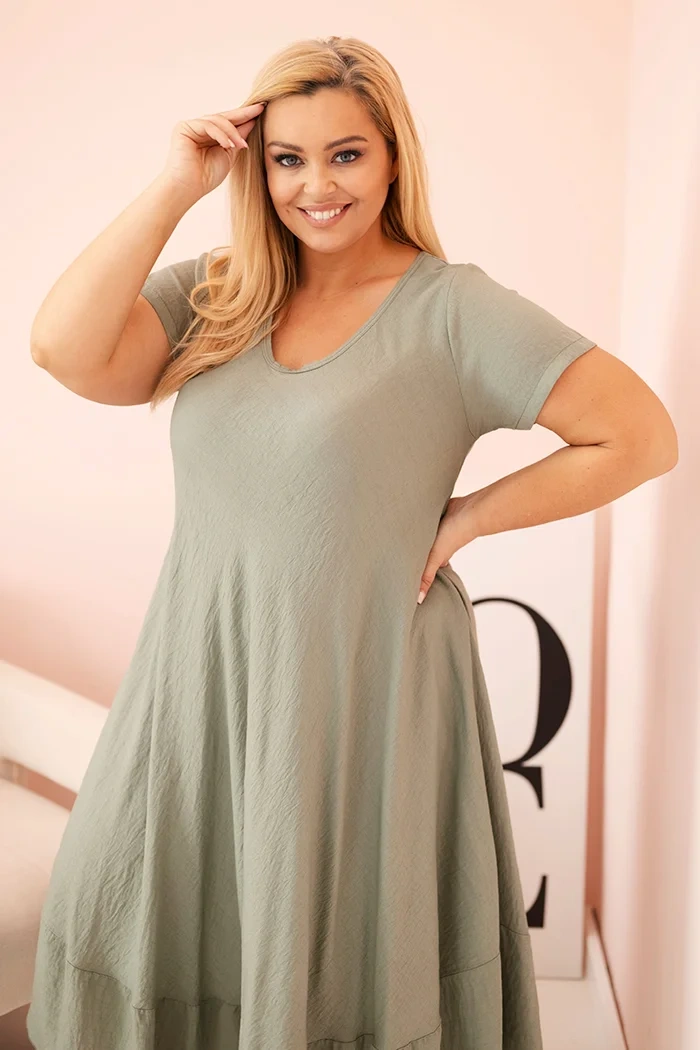Kesi Włoski Dámske šaty plus size s krátkym rukávom a volánom z ľahkej viskózy khaki