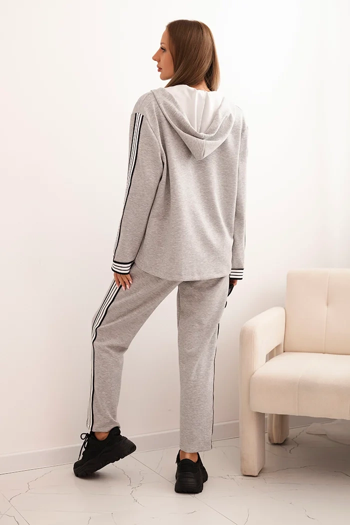 Kesi Włoski Women&#039;s set with viscose, featuring piping and a sports jacket gray