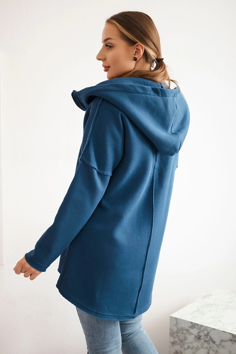 Insulated sweatshirt with a longer back and pockets jeans