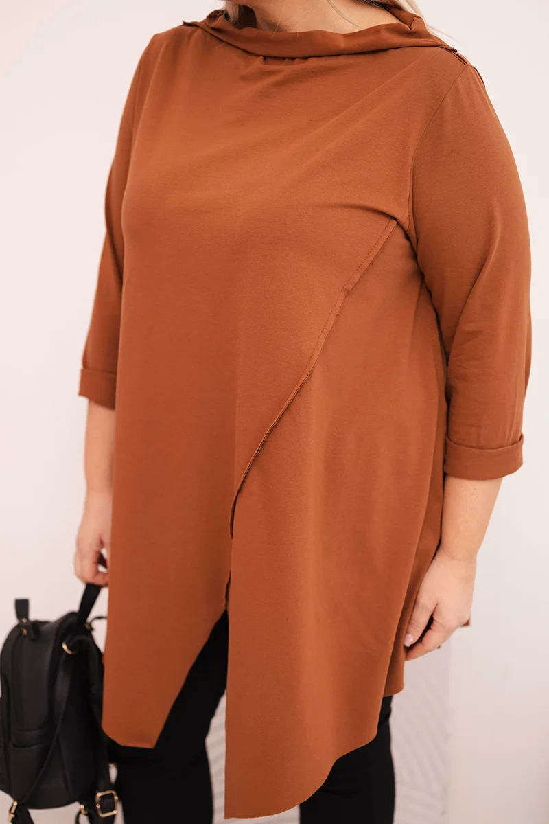 Kesi Dámska bavlnená blúzka Plus Size asymetrická s prehnutým rukávom tmavý camel