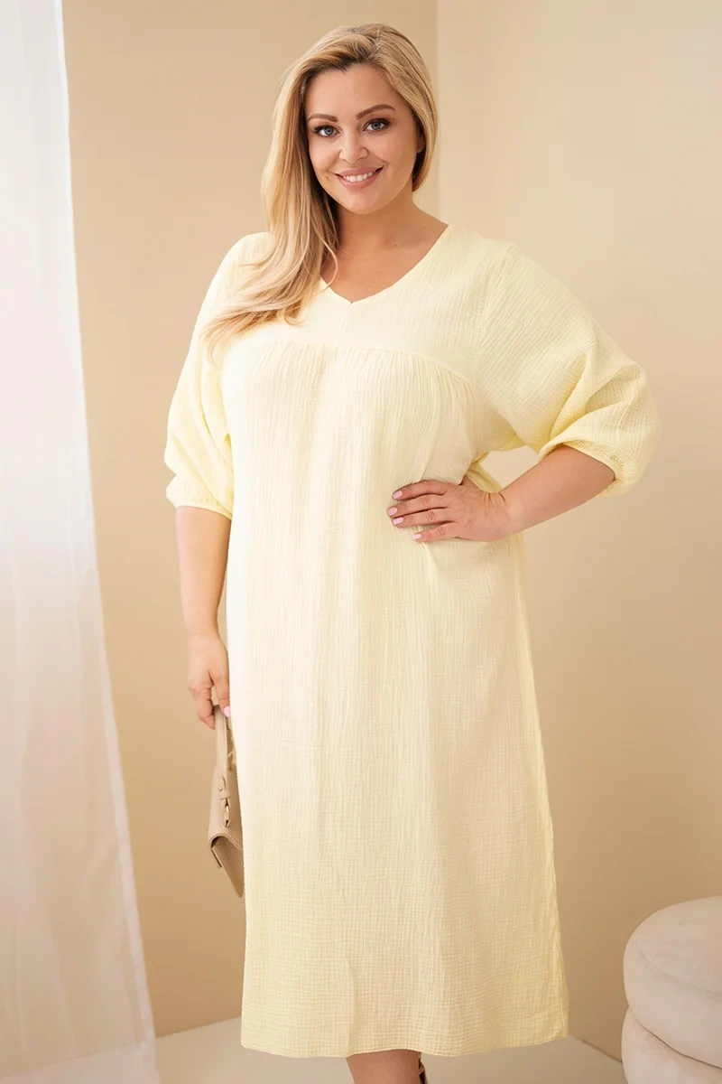 Plus size muslinové šaty s V-výstrihom žlté