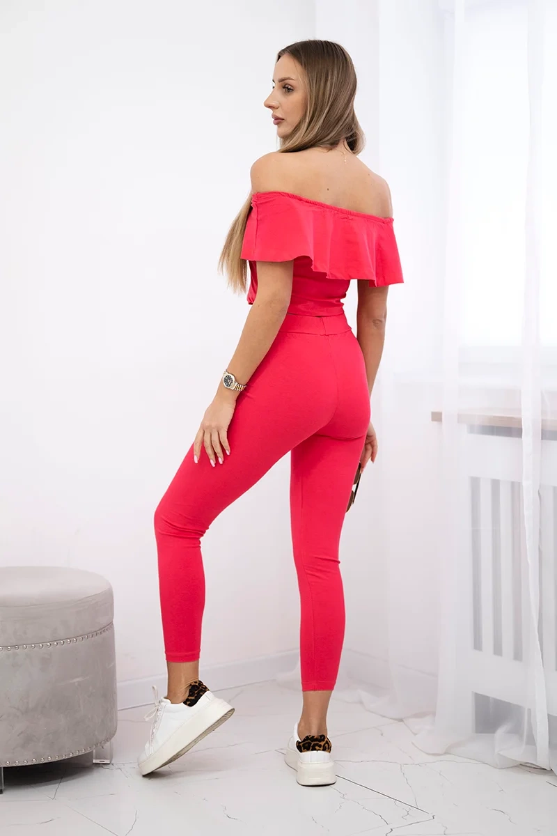 Set with ruffle raspberry