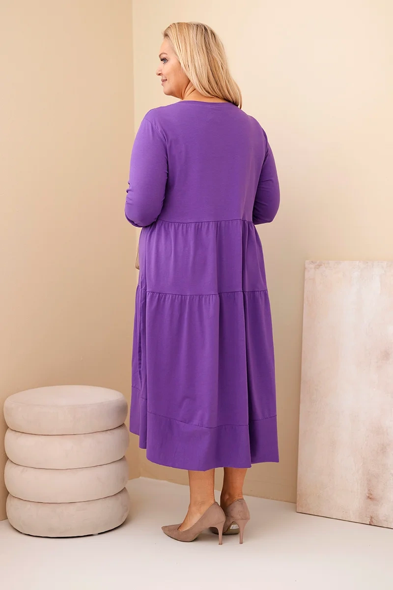Fialové plus size šaty s volánmi