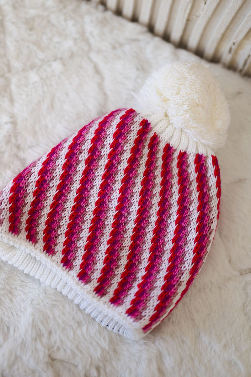 marka niezdefiniowana Cap with a pompom Hanna K328 white+fuchsia