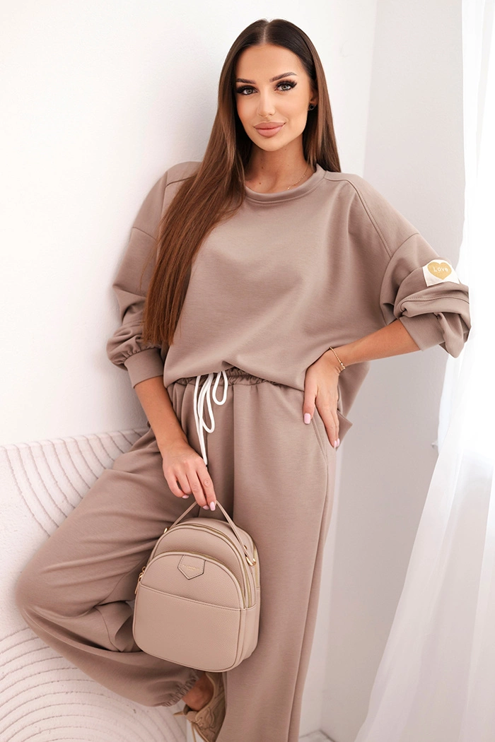 Kesi Włoski Women's set with a loose sweatshirt and pants with the inscription LOVE fango