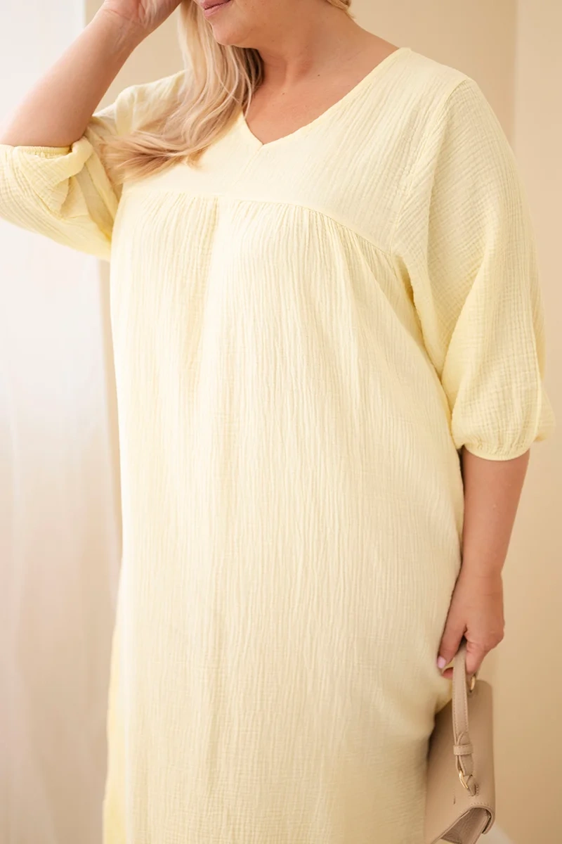 Plus size muslinové šaty s V-výstrihom žlté