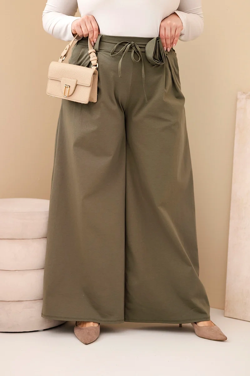 Plus size kalhoty s květinovým páskem