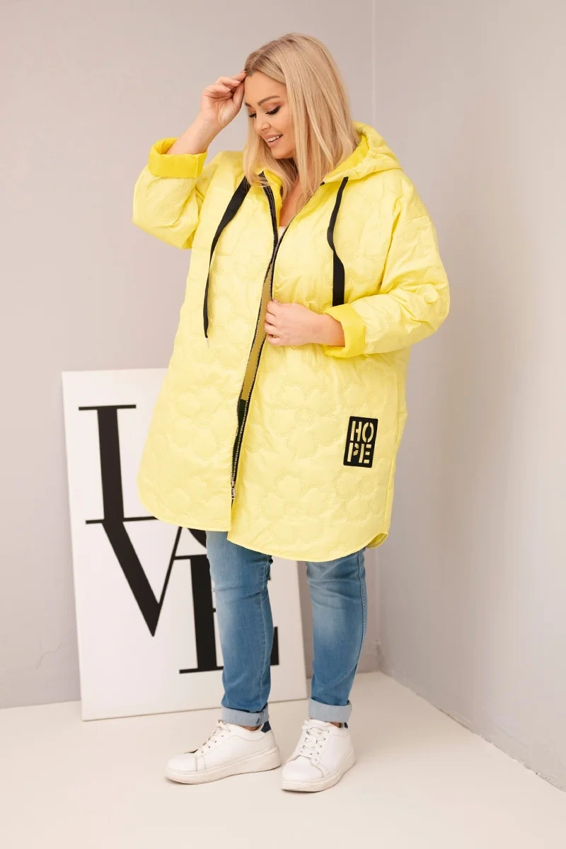 Kesi Włoski Dámska bunda Plus Size prešívaná s kapucňou a nápisom HOPE žltá