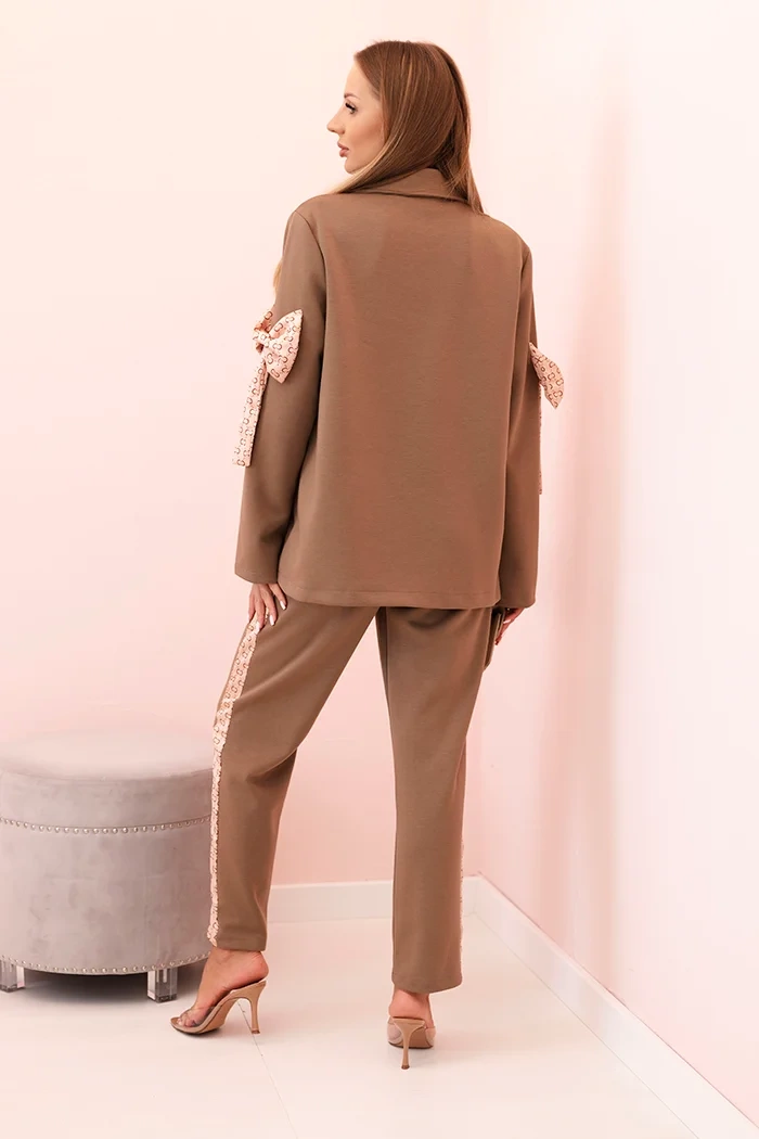 Kesi Włoski Women&#039;s set with viscose – blazer with lapels and pants with a stripe camel