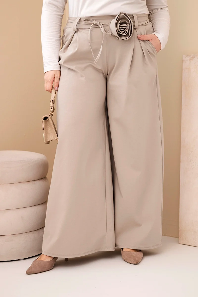 Plus size kalhoty s květinovým páskem