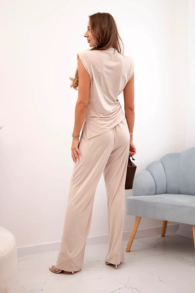 Kesi Włoski Elegant women&#039;s set with wide trousers and a ruffled blouse beige