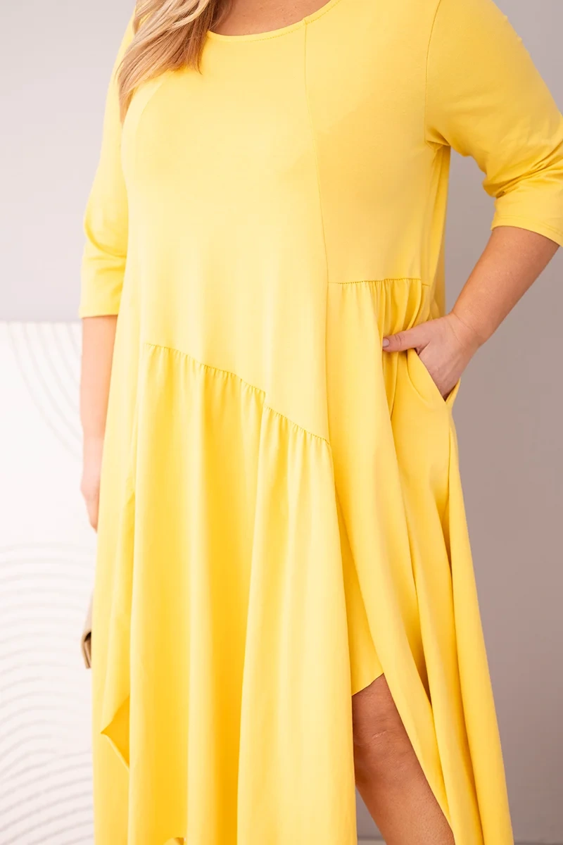 Žlté plus size šaty s asymetrickým lemom