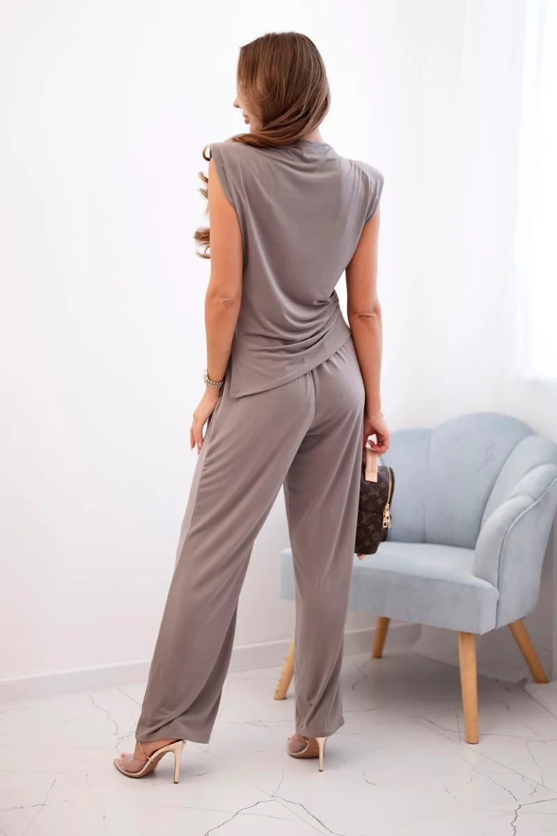 Kesi Włoski Elegant women&#039;s set with wide trousers and a ruffled blouse fango