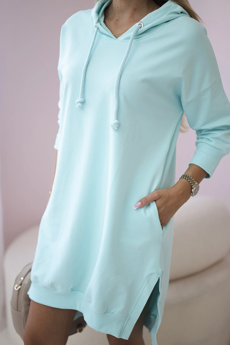 Dress with a hood and a longer back mint