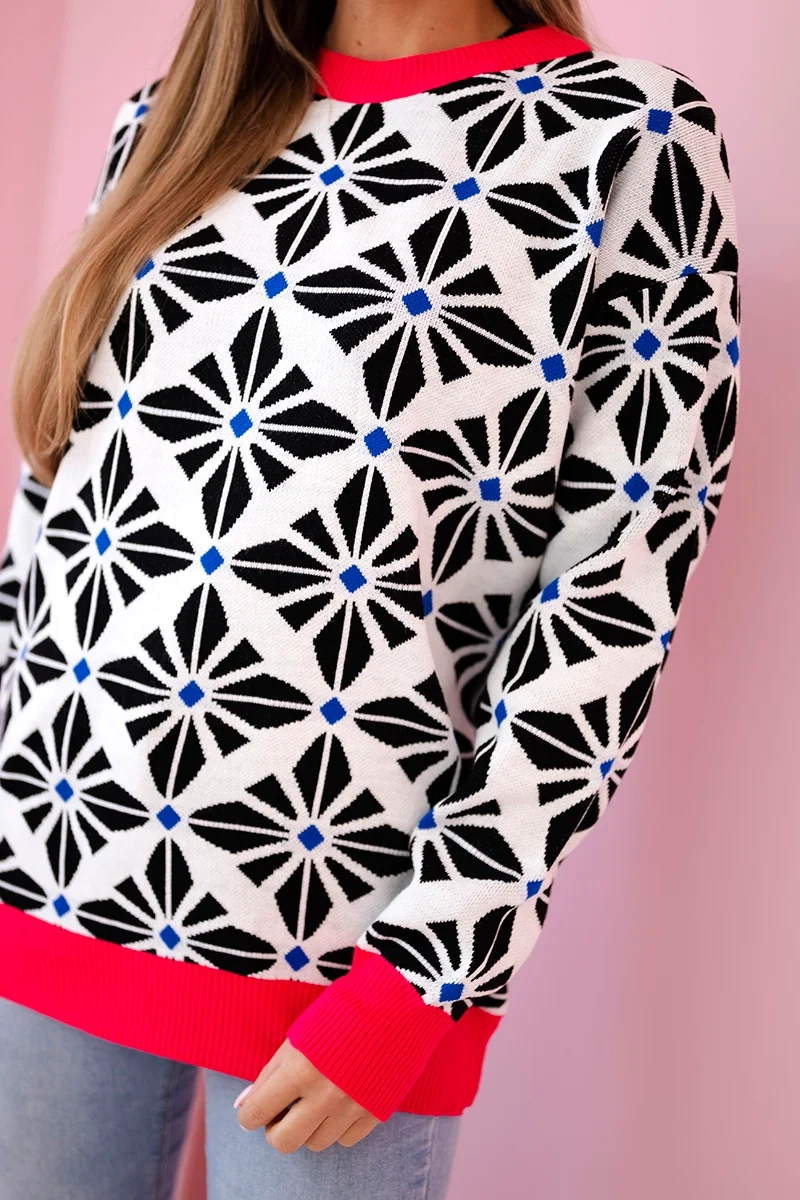 Sweater with a geometric motif in white color
