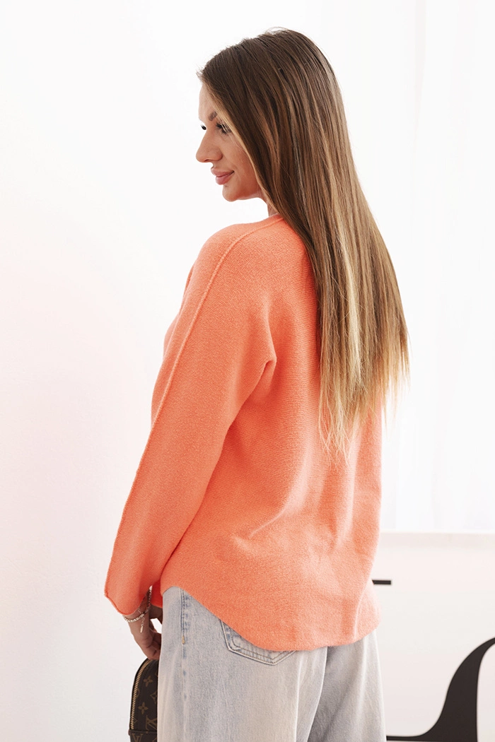 Kesi Włoski Women's viscose sweater with long sleeves and a round neckline salmon