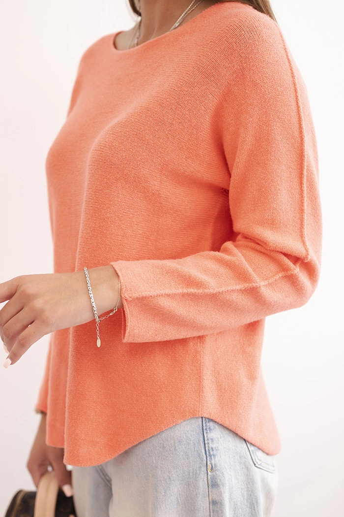 Kesi Włoski Women's viscose sweater with long sleeves and a round neckline salmon