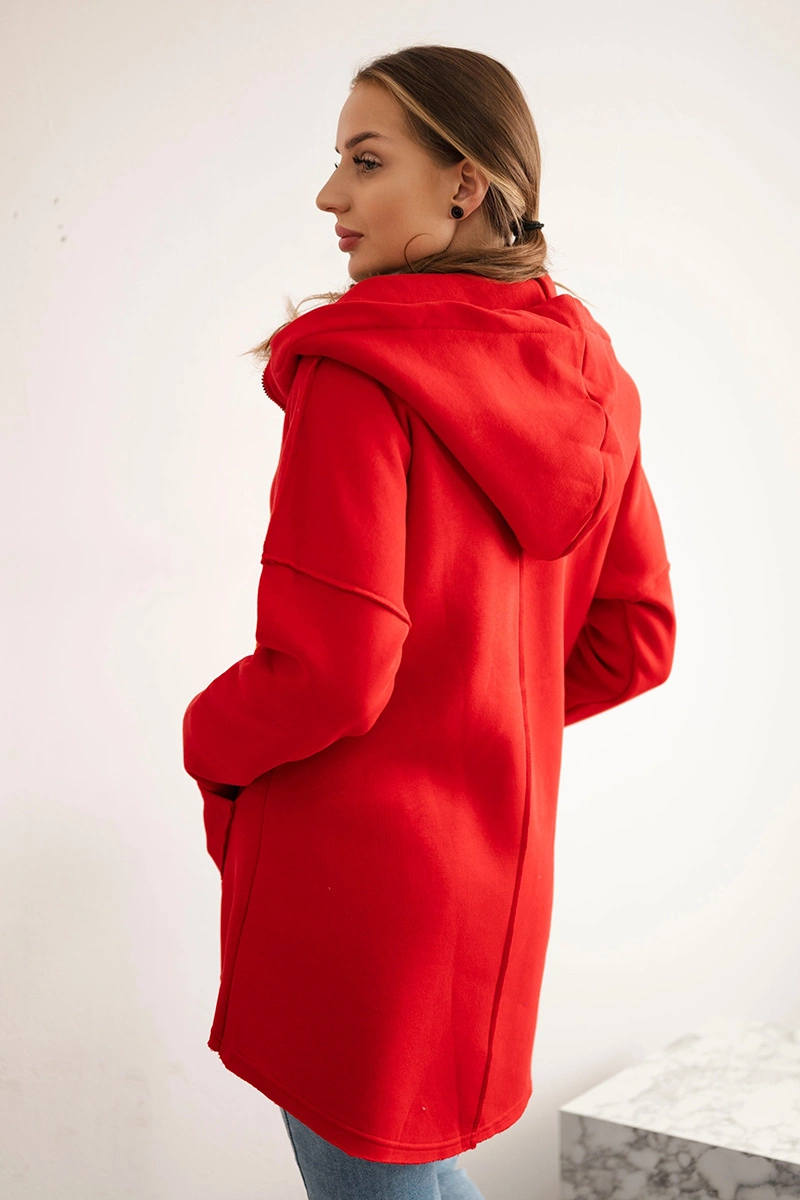 Insulated sweatshirt with a longer back and red pockets