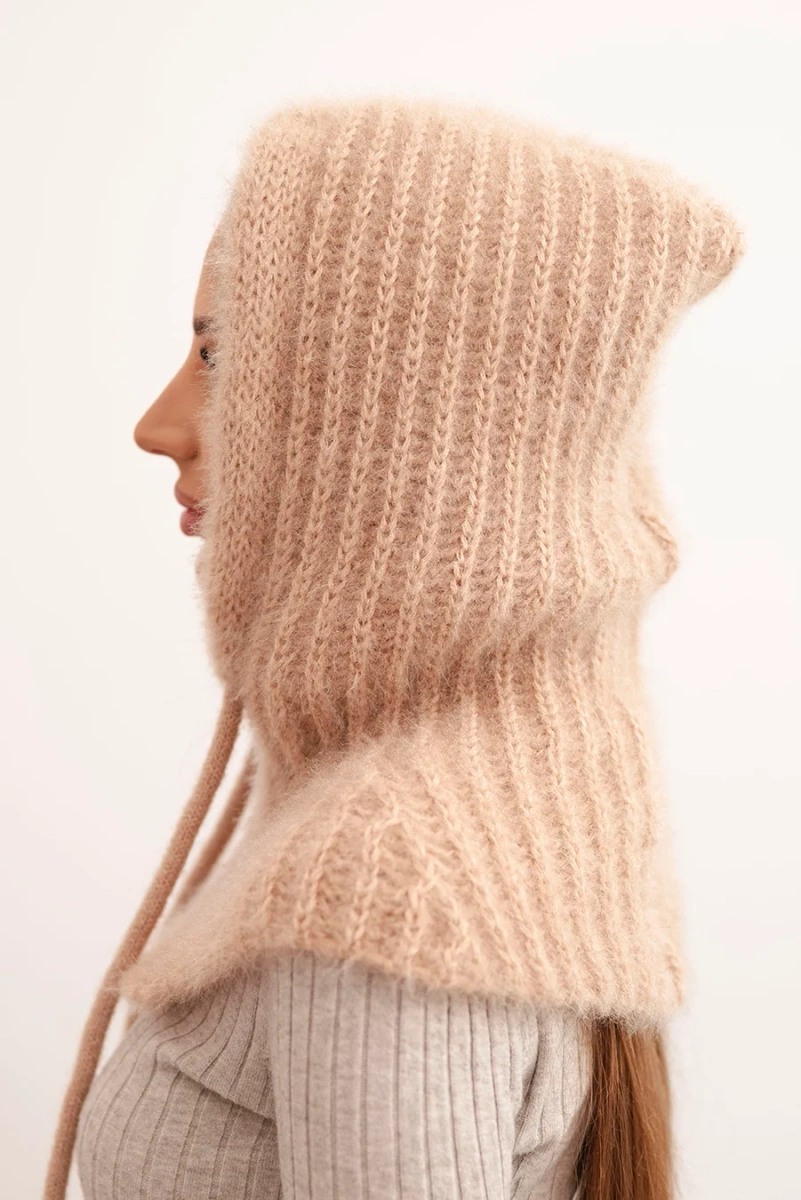 Polski Women&#039;s hooded cap with a delicate weave and drawstrings camel