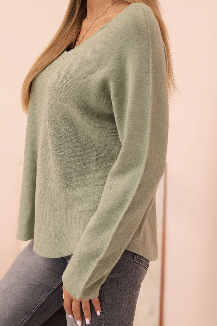 Kesi Włoski Women's sweater with viscose and V-neck light khaki