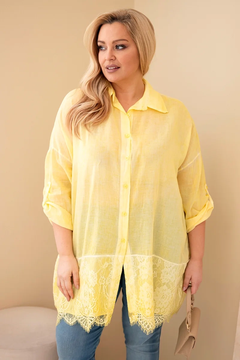 Plus size košile s krajkou žlutá