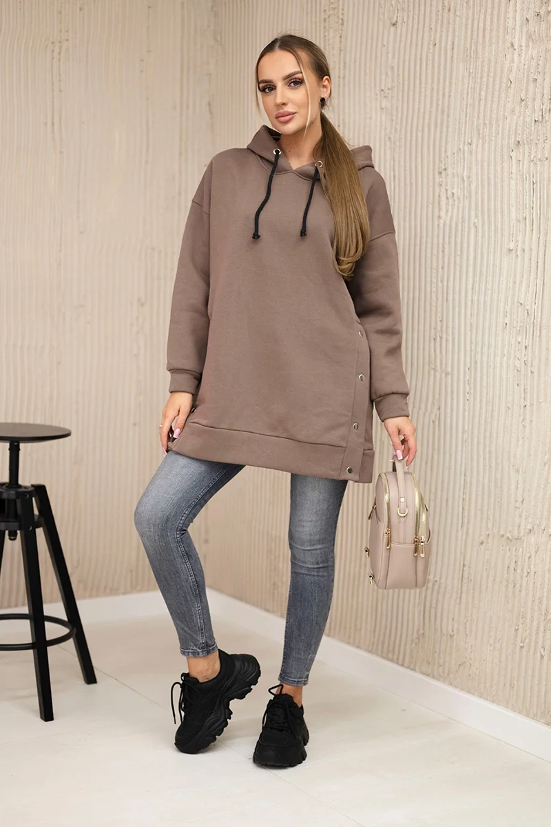 Insulated sweatshirt with mocha press studs