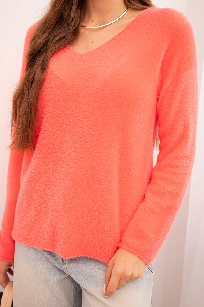 Kesi Włoski Women's sweater made of soft knit with a V-neck coral