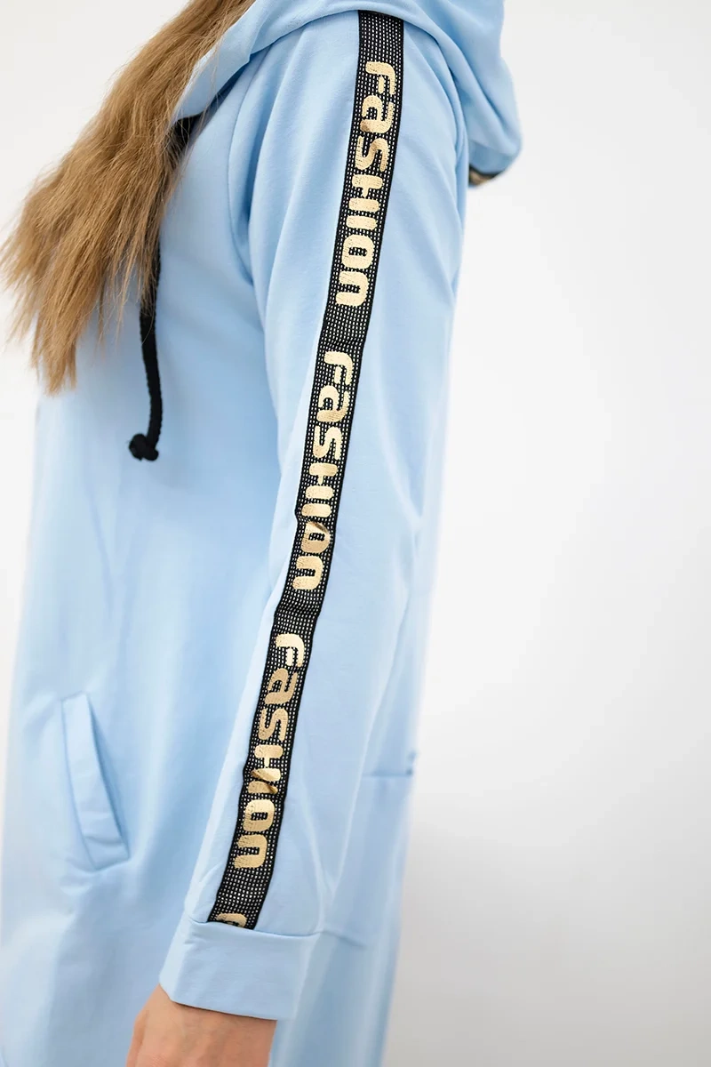 Zip-up sweatshirt in back cyan